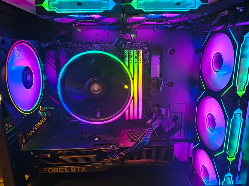 PC Gaming 🎮 RTX 4070 Oc 12GB / Ryzen 7 5700 ⚡ 32GB T-Force RGB / Wi-Fi 📶 / Boîtier NZXT Blanc